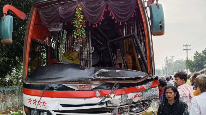 ত্রিমুখী সংঘর্ষে প্রাণ গেল ট্রাক্টর চালকের...