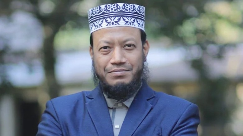 আত্মসমর্পণ করতে সিরাজগঞ্জ যাচ্ছেন মুফতি আমির হামজা...