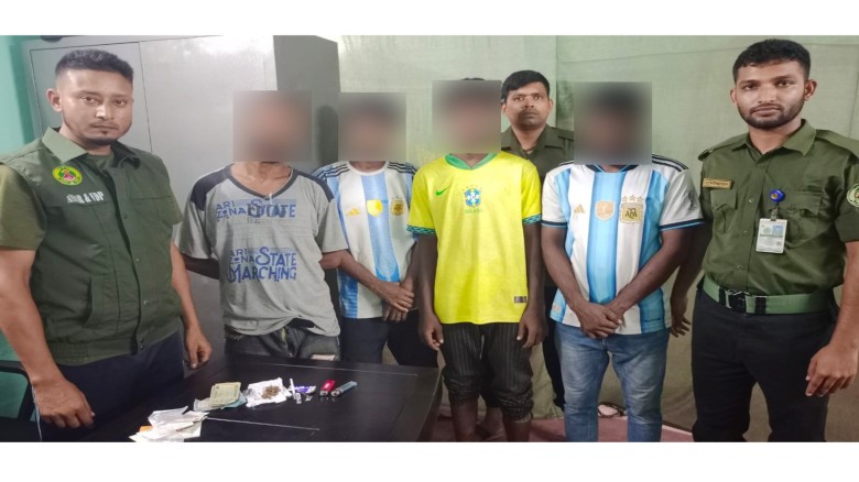 মাদকের বিরুদ্ধে আনসারের কঠোর অবস্থান: নারায়ণগঞ্জে মাদকসহ আটক ৪...