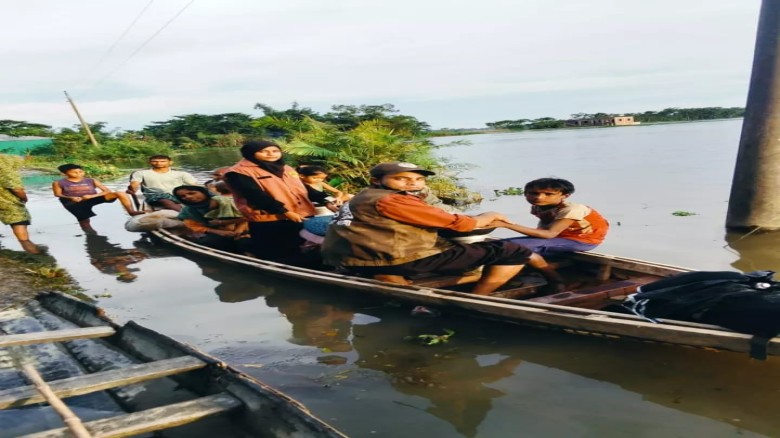 সুনামগঞ্জে বন্যাদুর্গতদের উদ্ধার ও ত্রাণে আনসার-ভিডিপি...
